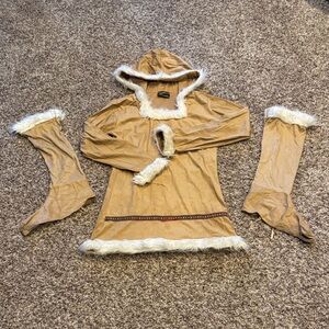 Women’s Halloween Costume with Faux Fur Trim
